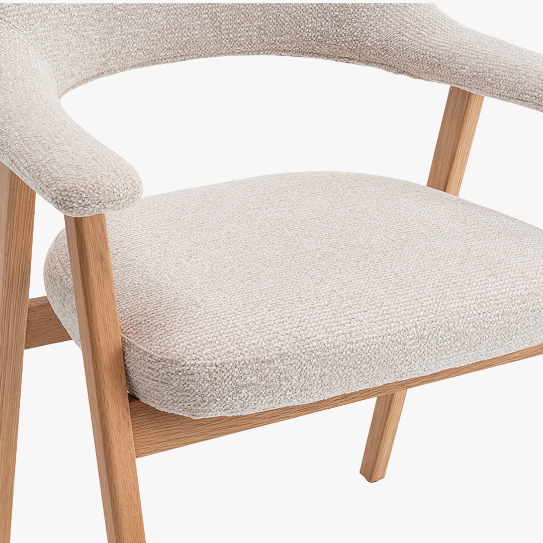 CORALIE Chaise de repas en tissu beige pieds chêne massif clair