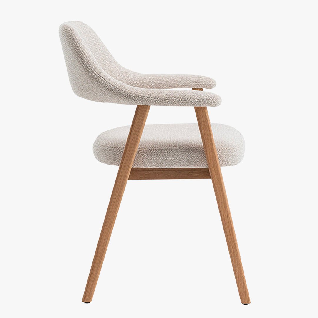 CORALIE Chaise de repas en tissu beige pieds chêne massif clair