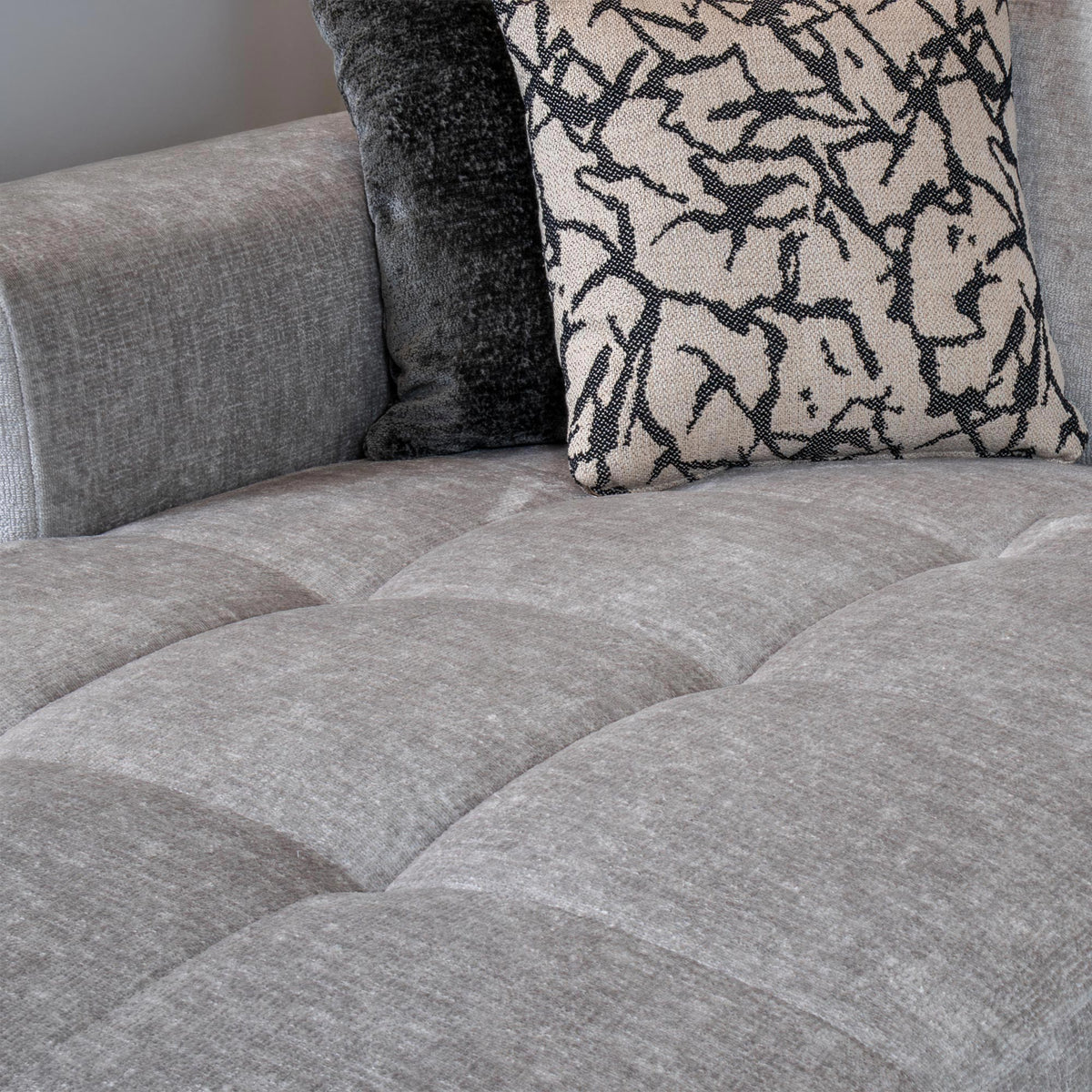 CYNDA Canapé d'angle en tissu capitonné gris - Angle gauche