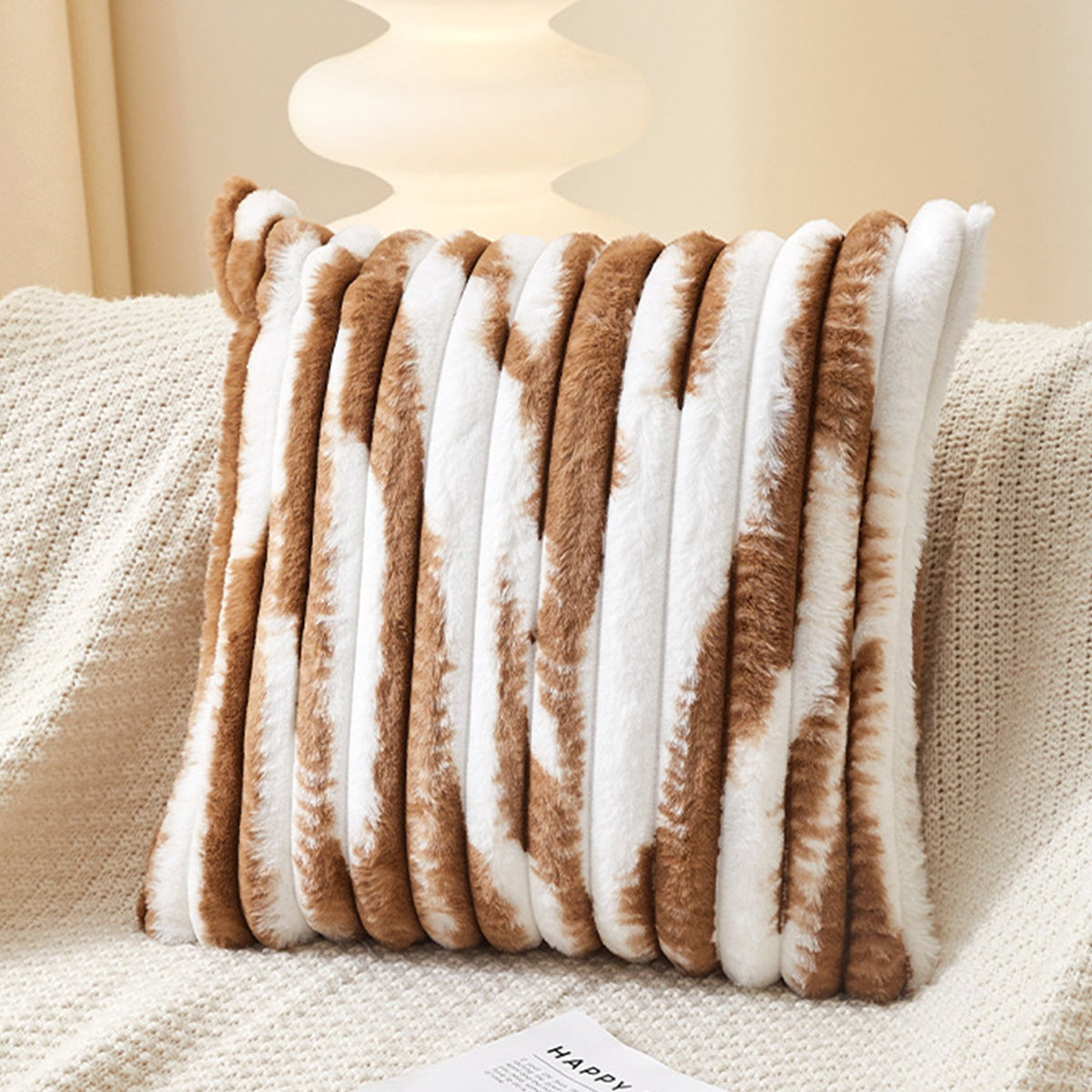 EVELYA Coussin carré en tissu côtelé camel et blanc 43x43 cm