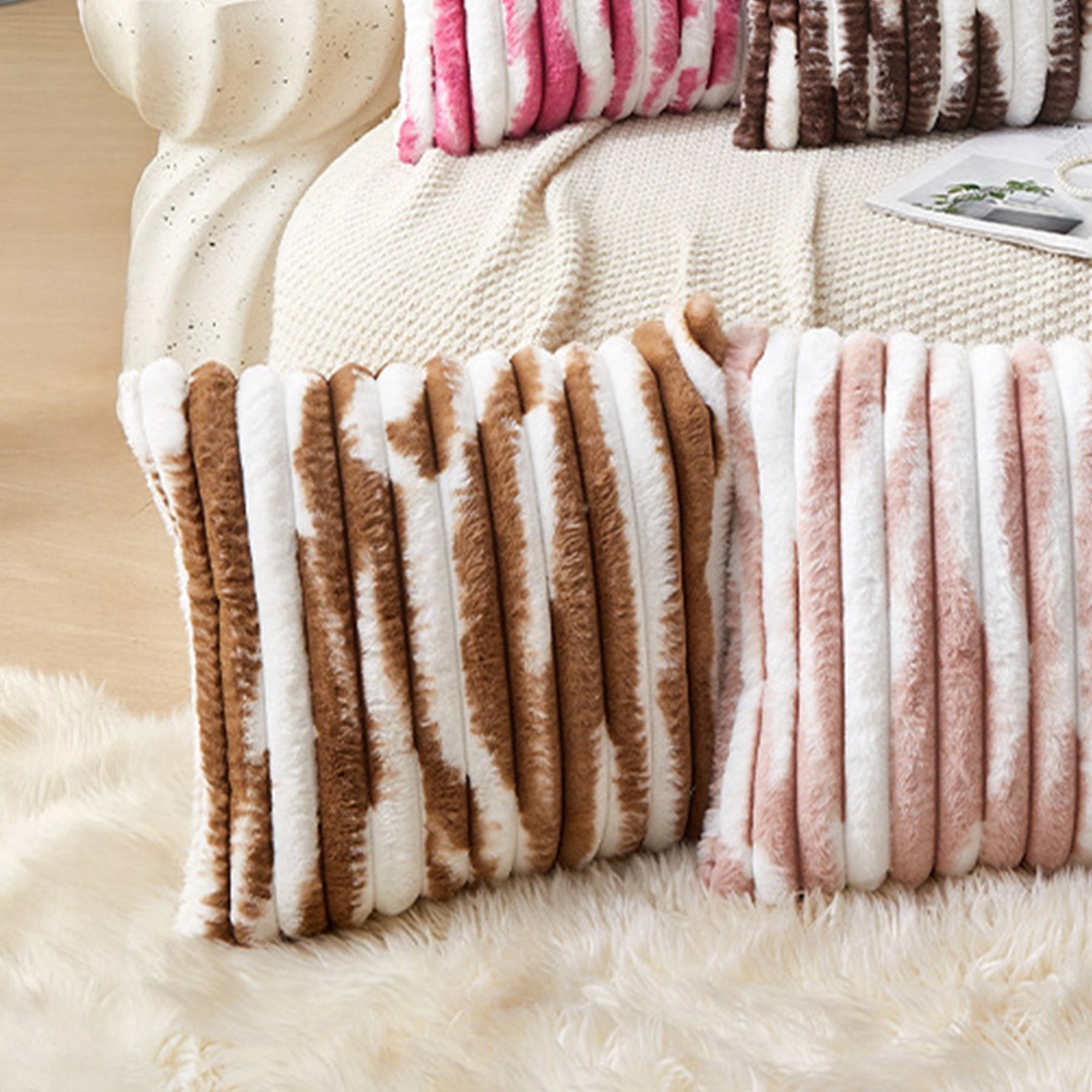 EVELYA Coussin carré en tissu côtelé camel et blanc 43x43 cm