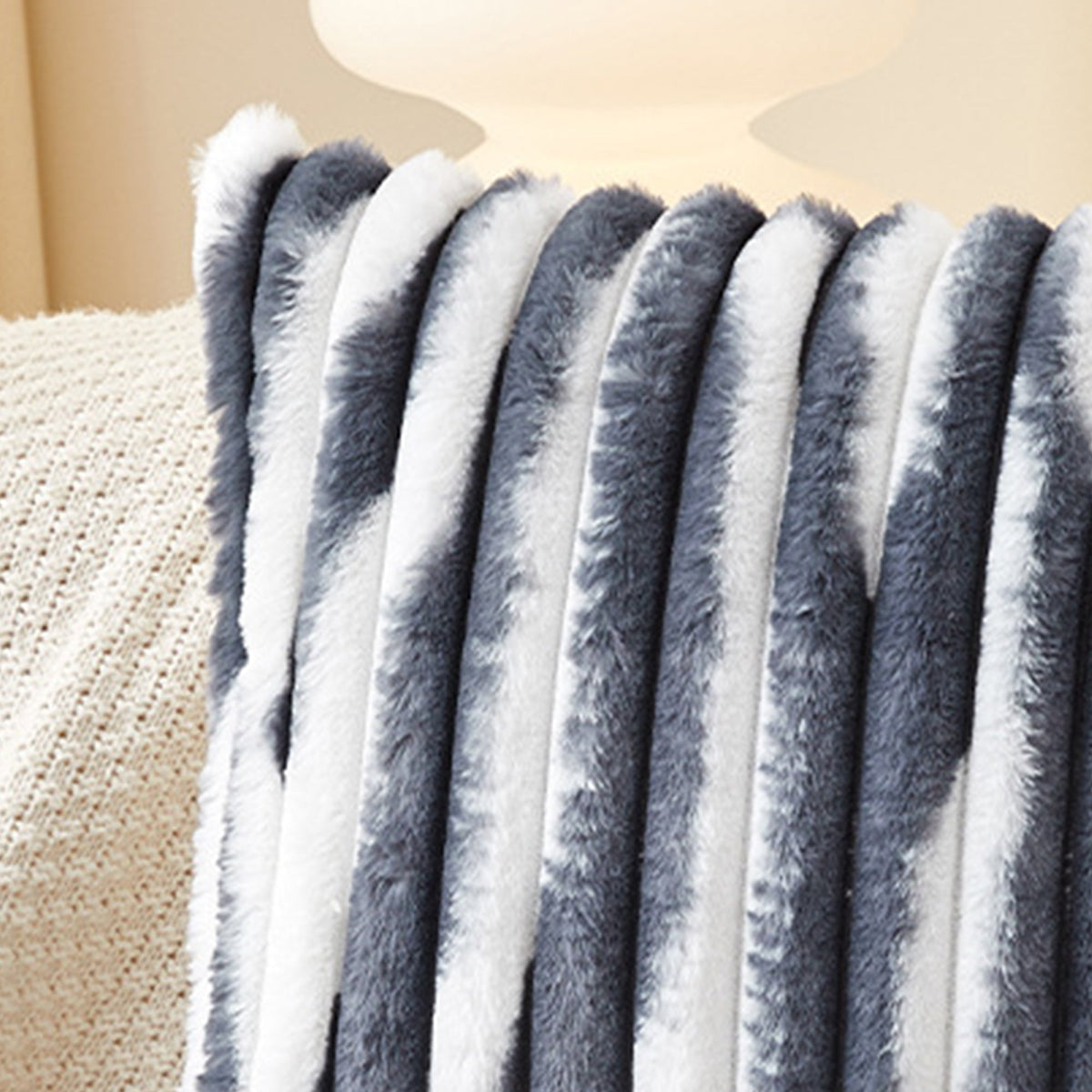 EVELYA Coussin carré en tissu côtelé gris et blanc 43x43 cm