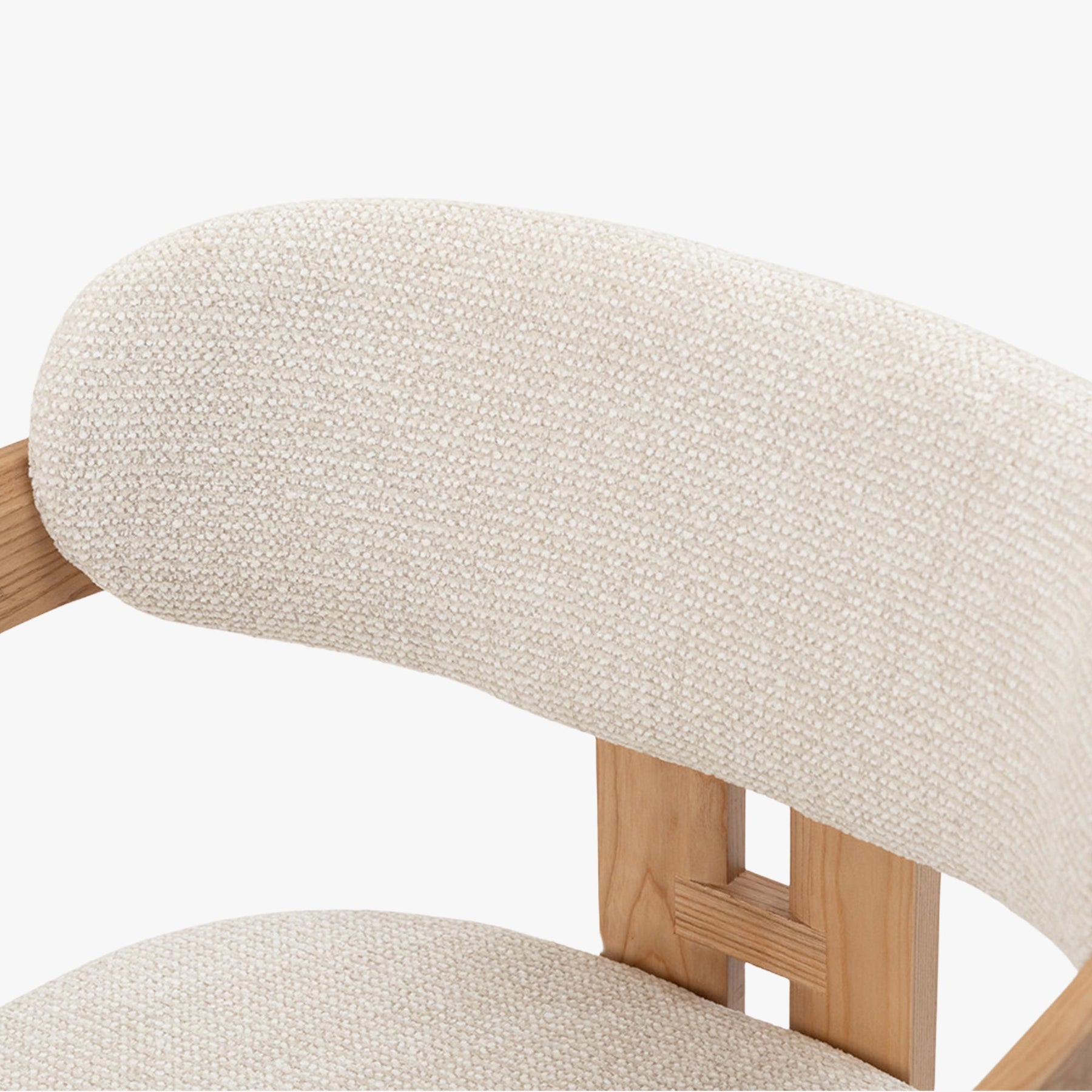 SANDRA  Lot de 2 chaises de repas en tissu beige pieds en chêne massif clair