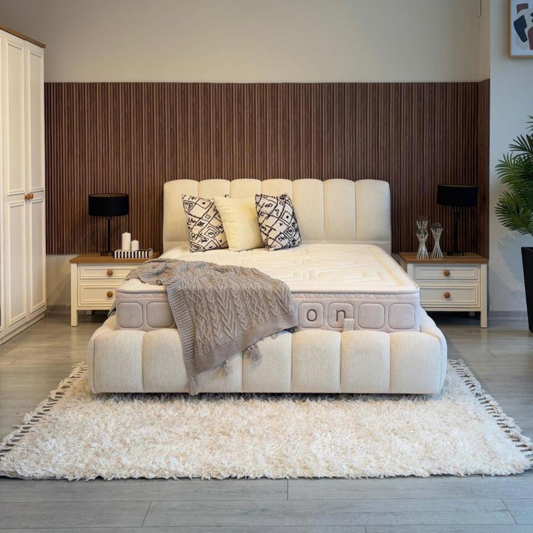 SAPHIRA Lit double en tissu beige avec coffre 180x200 cm