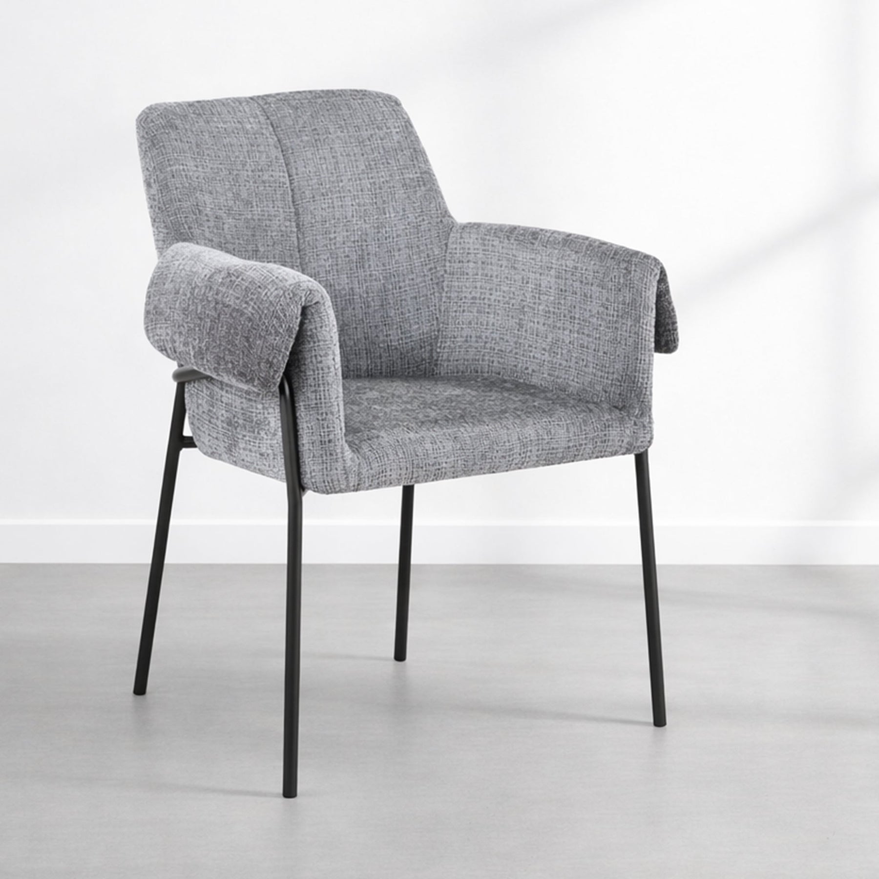 SARA Chaise en tissu gris clair pieds en métal noir